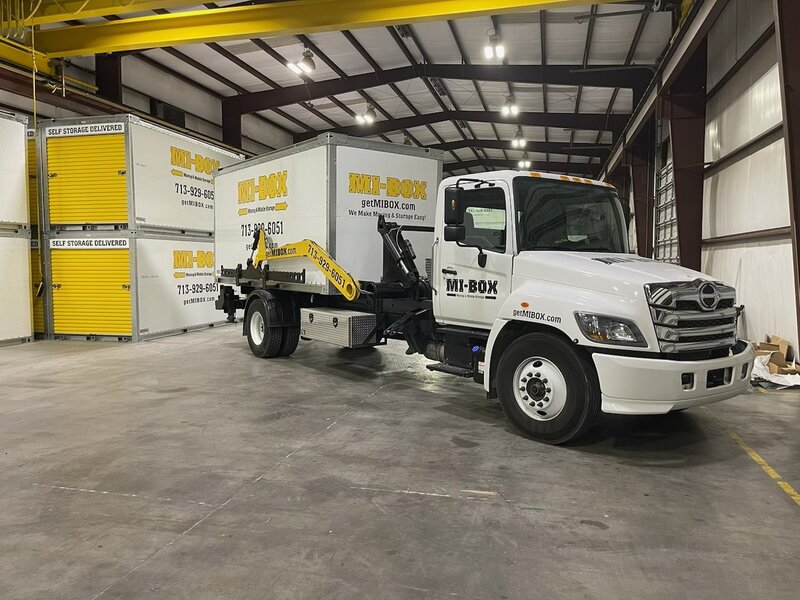 MI-BOX delivery truck with patented Level-Lift system