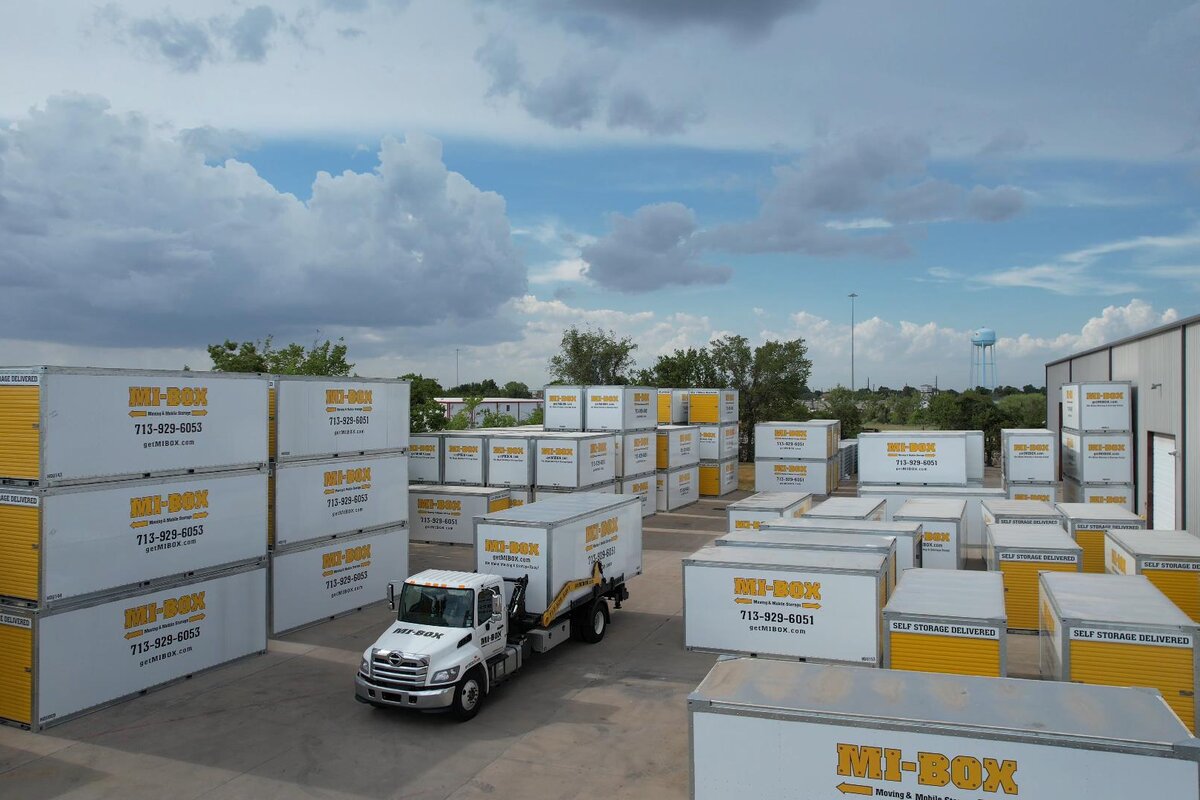 MI-BOX Houston storage yard with containers